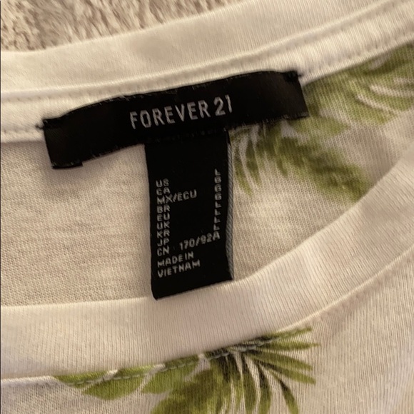 Forever 21 Pattern Tee - Picture 2 of 3
